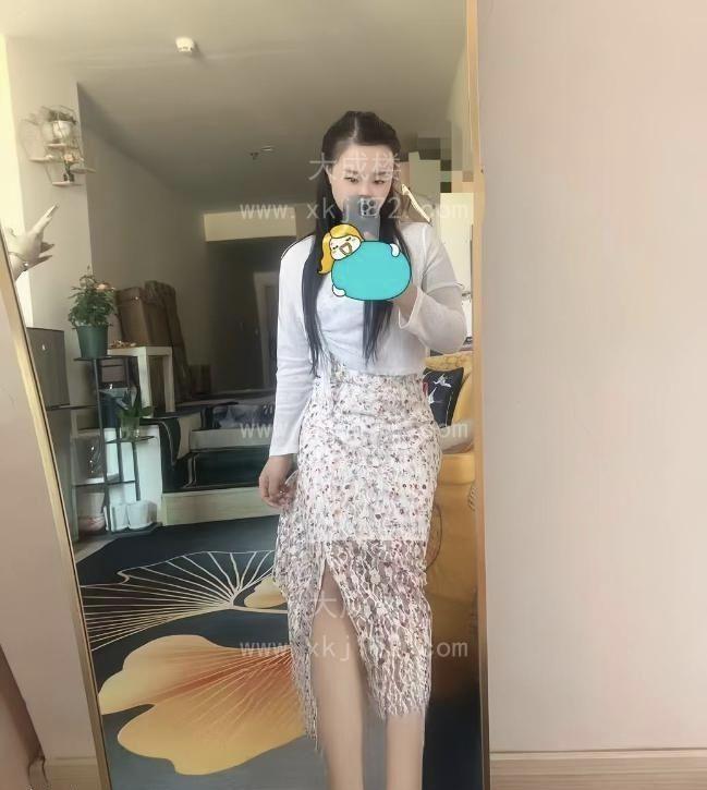 20岁微胖嫩妹