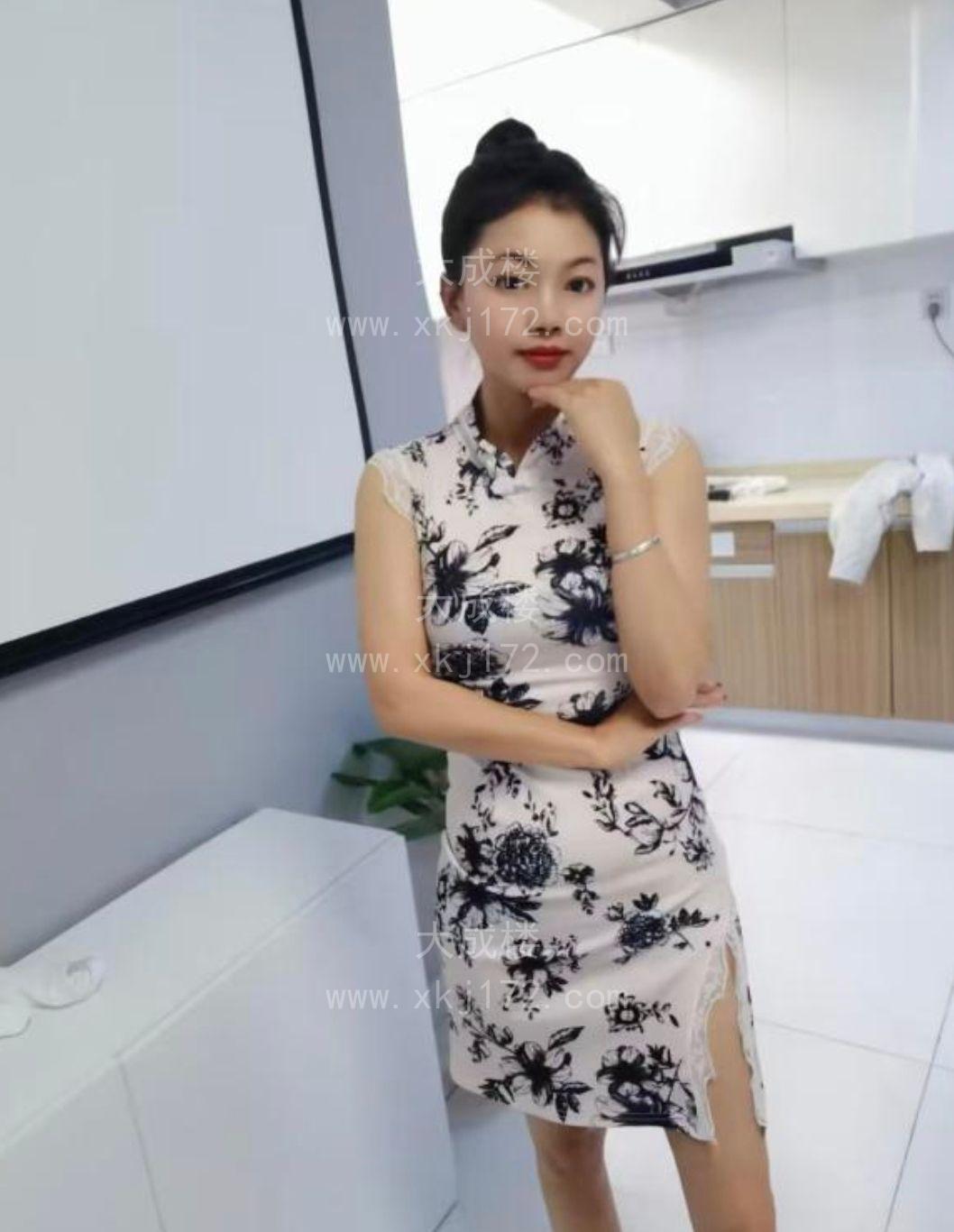 美乳骚小雪