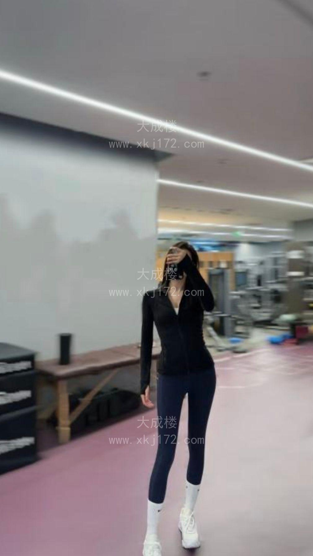 腿模小辣椒